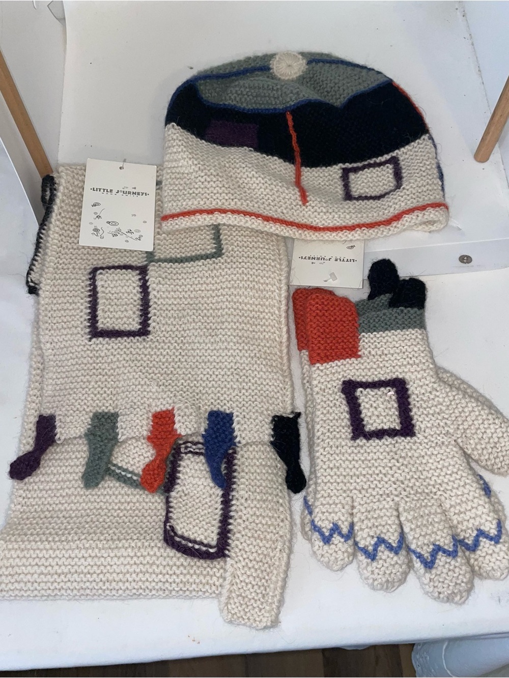 Little Journeys Chicago Alpaca Scarf Gloves Hat Set NEW
